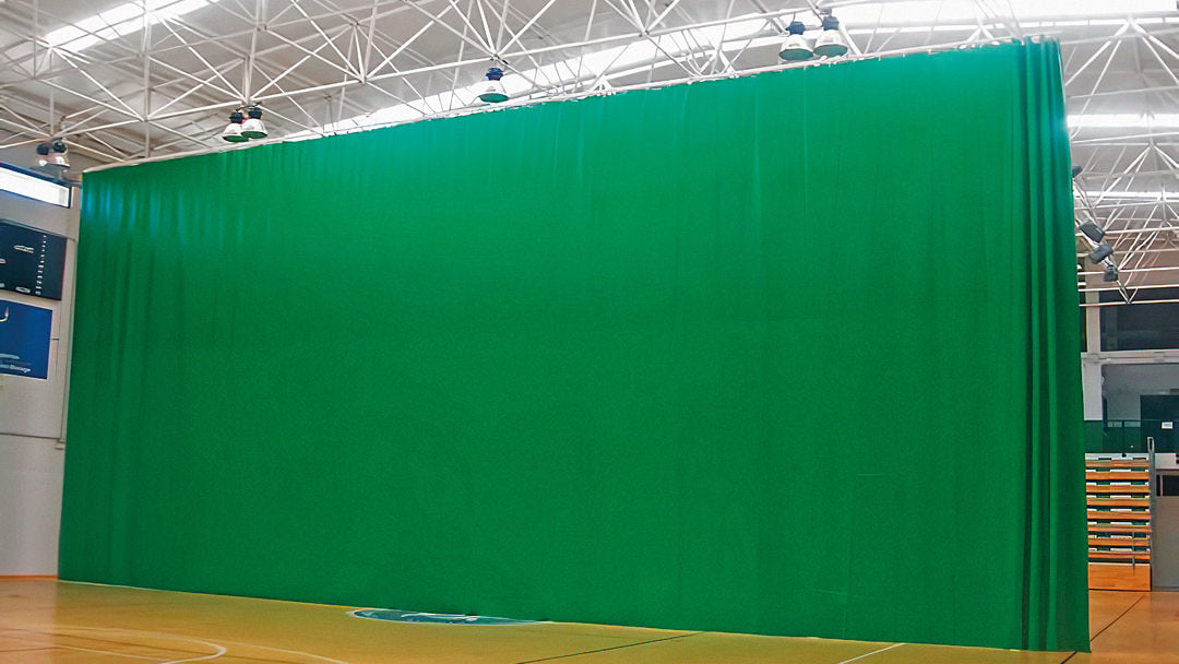 Skille vegger og gardiner for haller