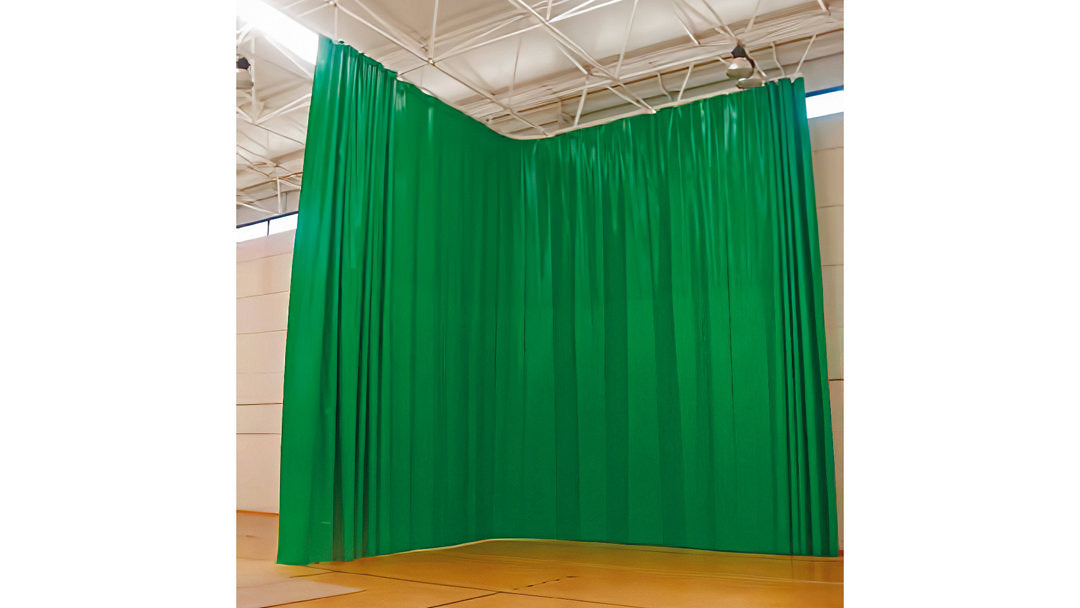 Skille vegger og gardiner for haller