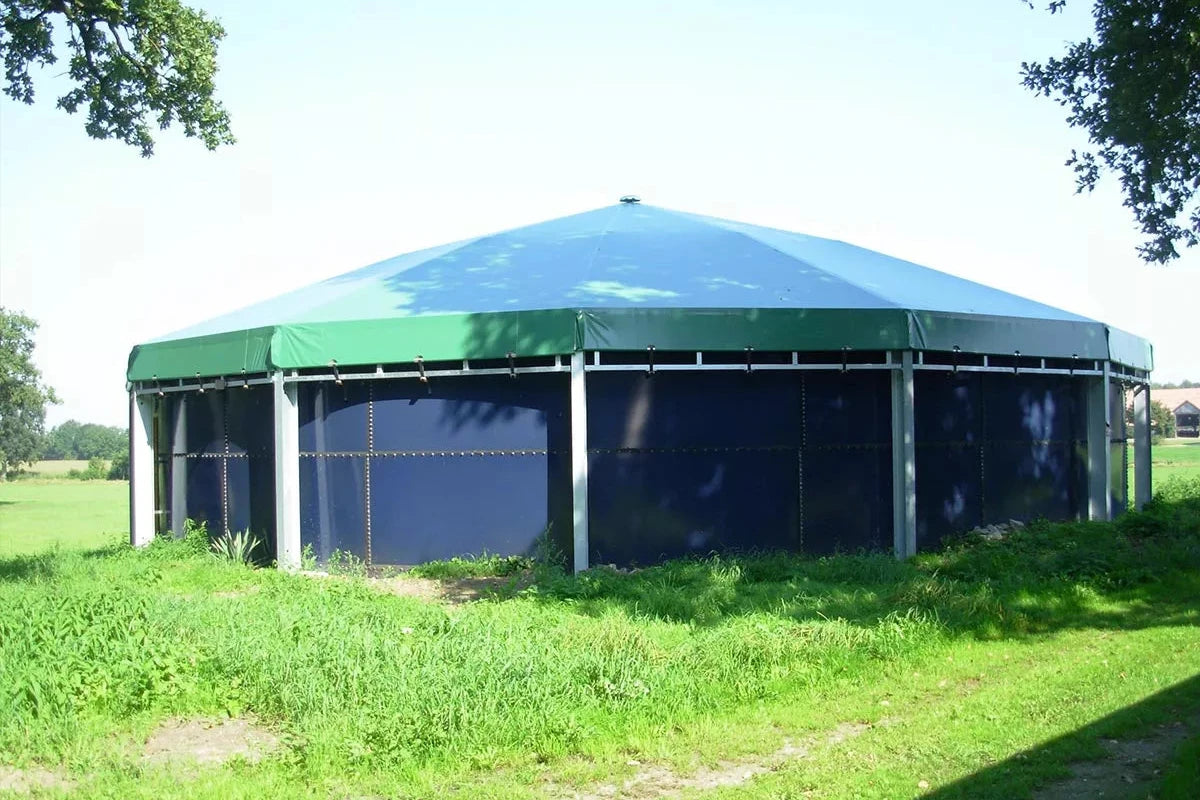 Tank overdekning for husdyr gjødsel frittstående uten senterstøtte