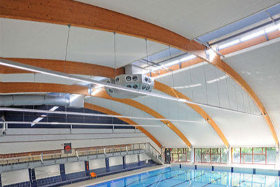 Akustikk tak for svømmehaller