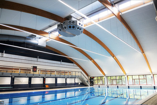 Akustikk tak for svømmehaller