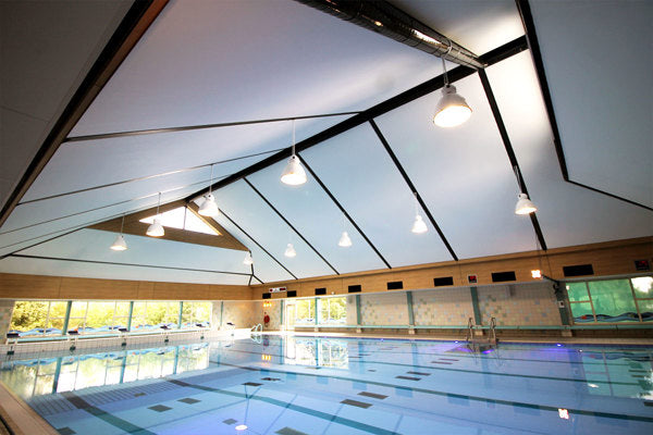Akustikk tak for svømmehaller