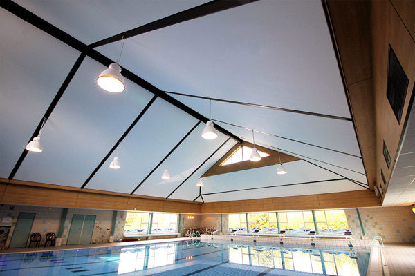 Akustikk tak for svømmehaller