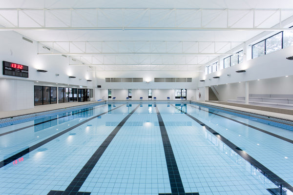 Akustikk tak for svømmehaller