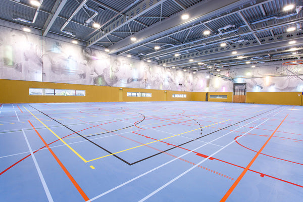 Forbedret akustikk med oppspente vegger