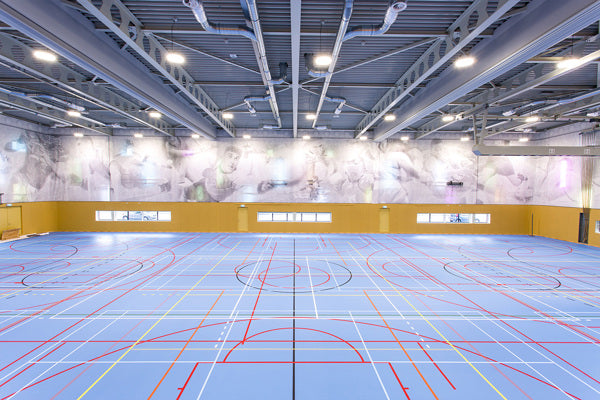 Forbedret akustikk med oppspente vegger