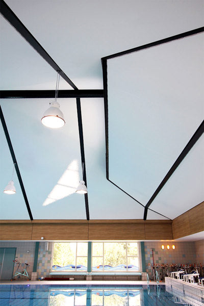 Akustikk tak for svømmehaller