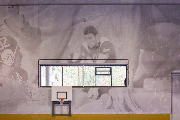 Forbedret akustikk med oppspente vegger