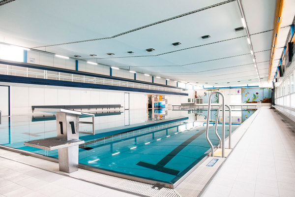 Akustikk tak for svømmehaller