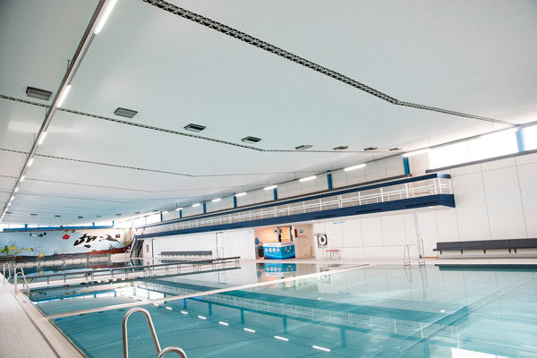 Akustikk tak for svømmehaller